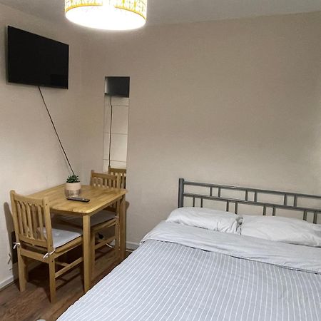 Comfortable Double Room 런던 외부 사진